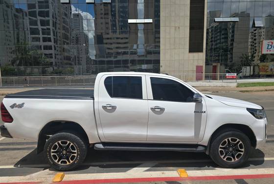 TOYOTA HILUX 2.8 D-4D TURBO DIESEL CHASSI 4X4 MANUAL TOYOTA HILUX 2.8 D-4D TURBO DIESEL CHASSI 4X4 MANUAL
